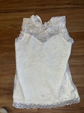 Lace Sleeveless Shell Top - White